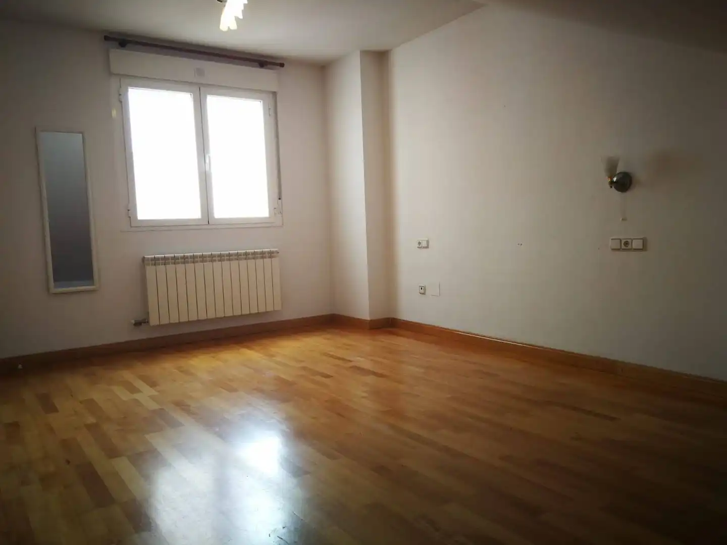 Habitación de Piso en venta en Villares de la Reina con Calefacción, Horno y Microondas