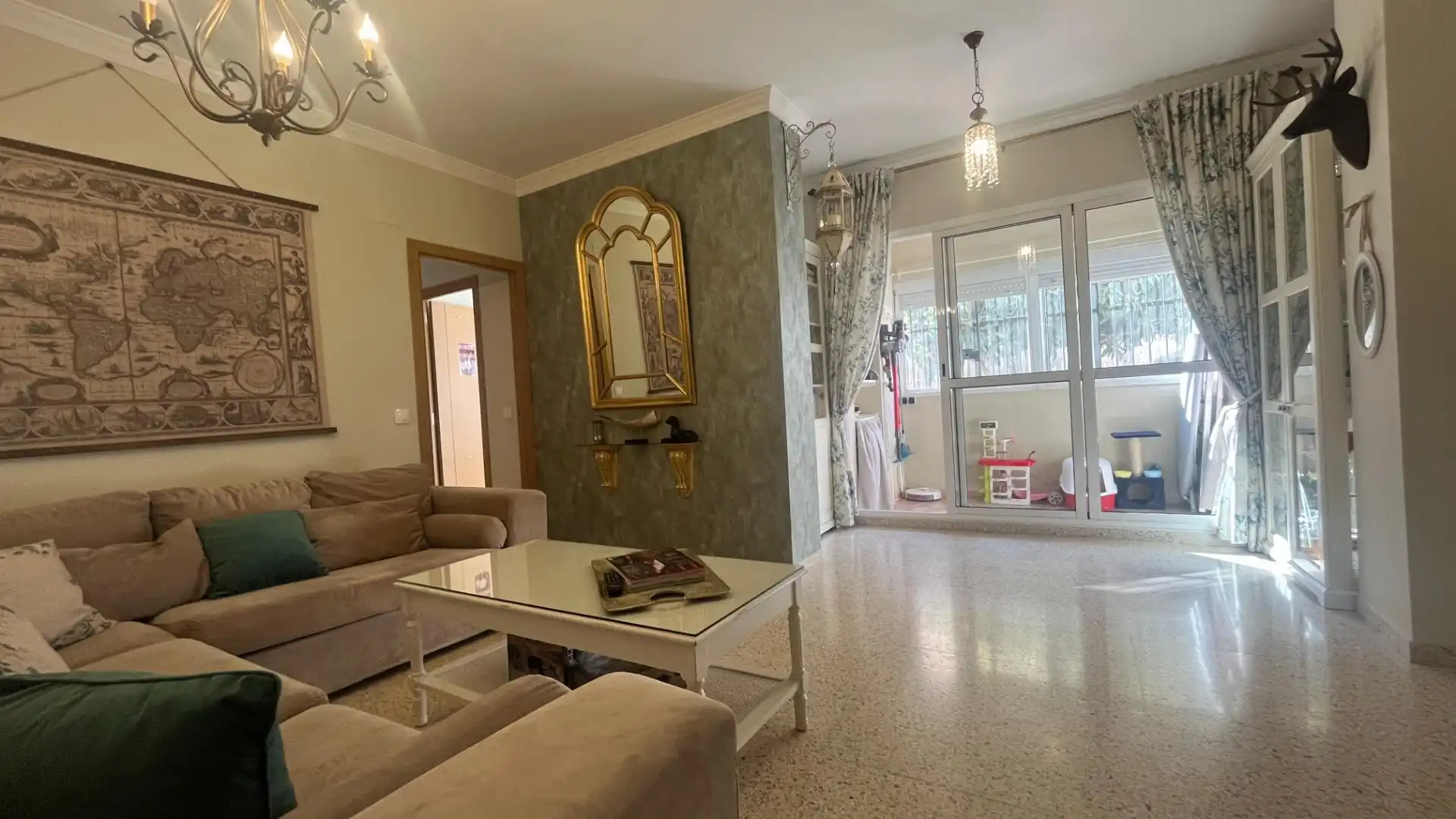 Sala d'estar de Planta baixa en venda en Jerez de la Frontera amb Aire condicionat, Calefacció i Jardí privat