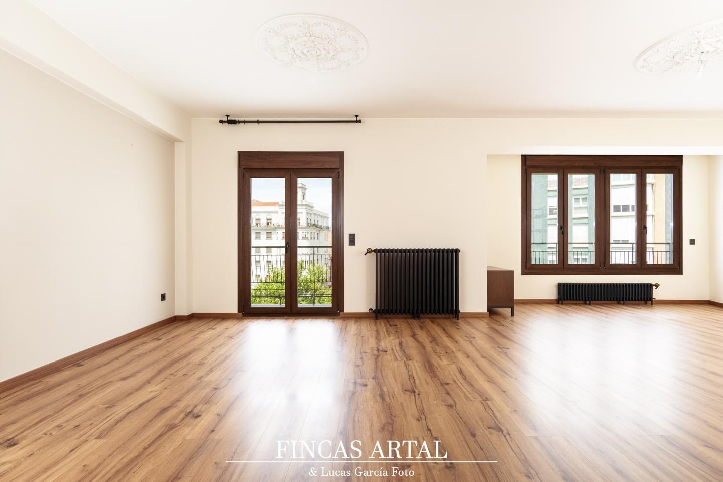Sala d'estar de Pis en venda en  Zaragoza Capital amb Aire condicionat, Calefacció i Parquet