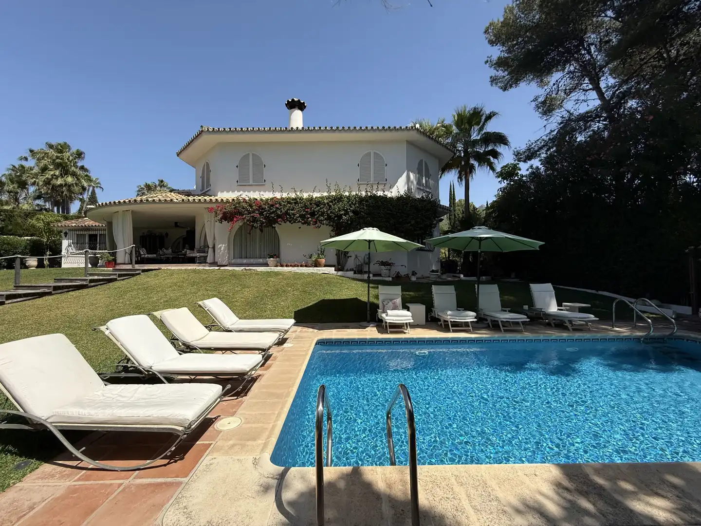 Casa amb terrassa en venda a Milla de Oro