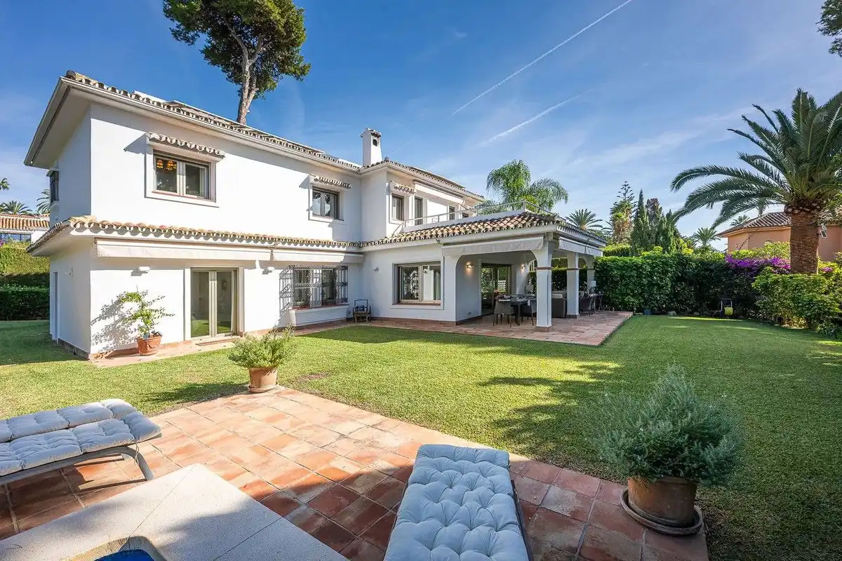 Chalet con piscina en venta en Calahonda, imagen 4
