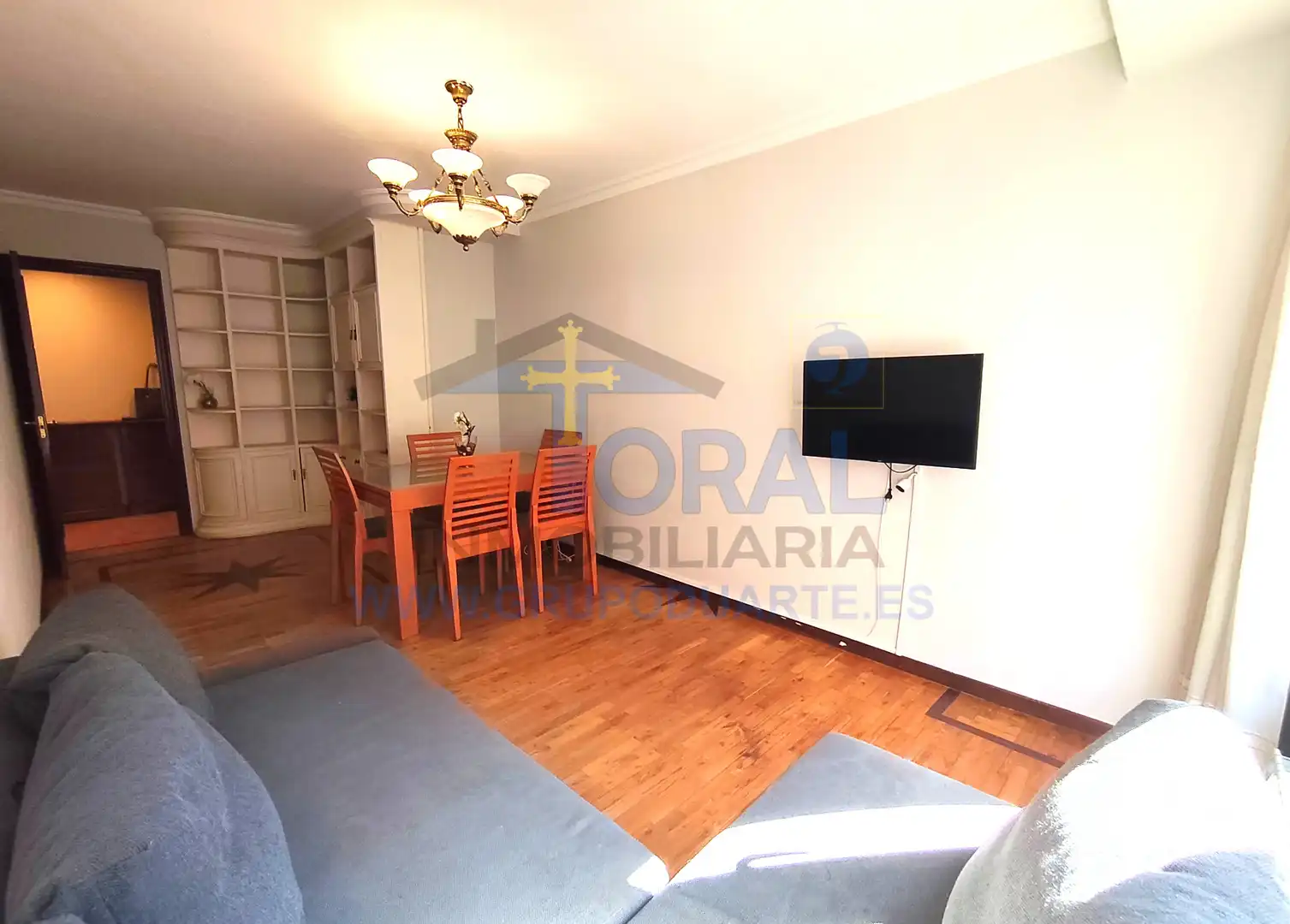 Wohnzimmer von Wohnung zur Miete in Gijón  mit Heizung, Parkett und Möbliert