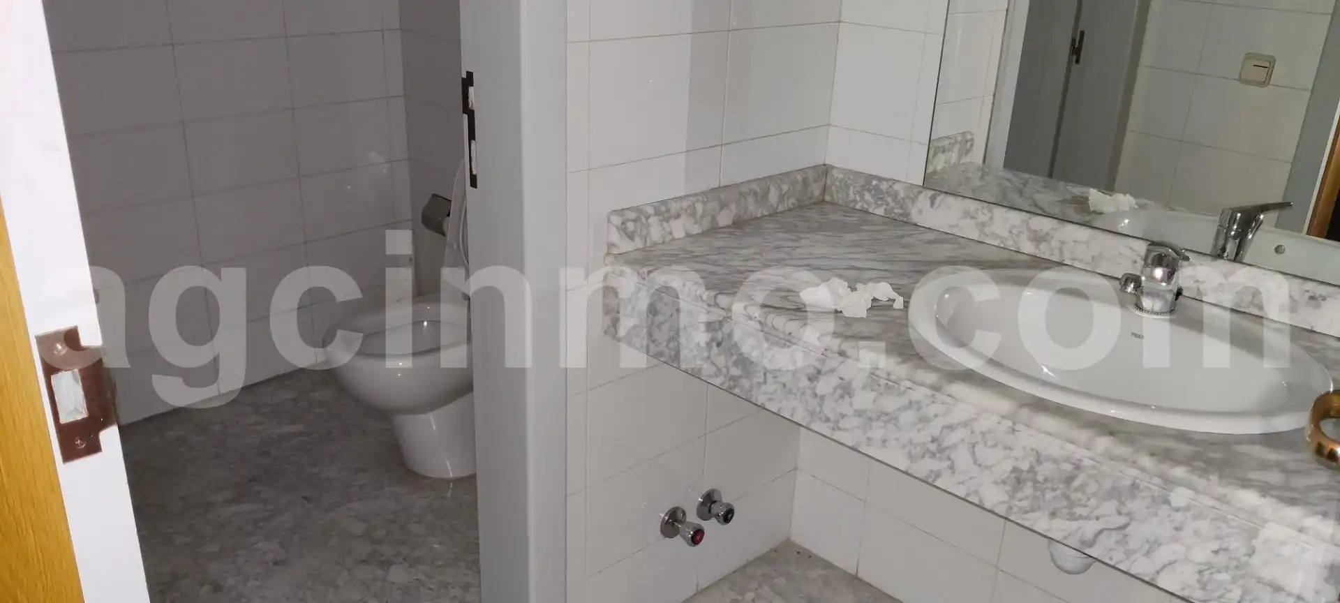 Bany de Local de lloguer en Valladolid amb Aire condicionat