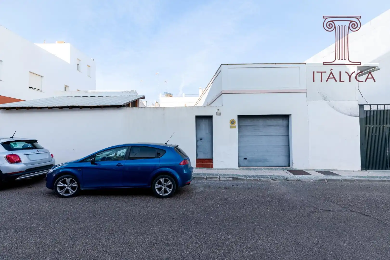 Vista exterior de Casa o xalet en venda en Bormujos amb Aire condicionat, Calefacció i Jardí privat