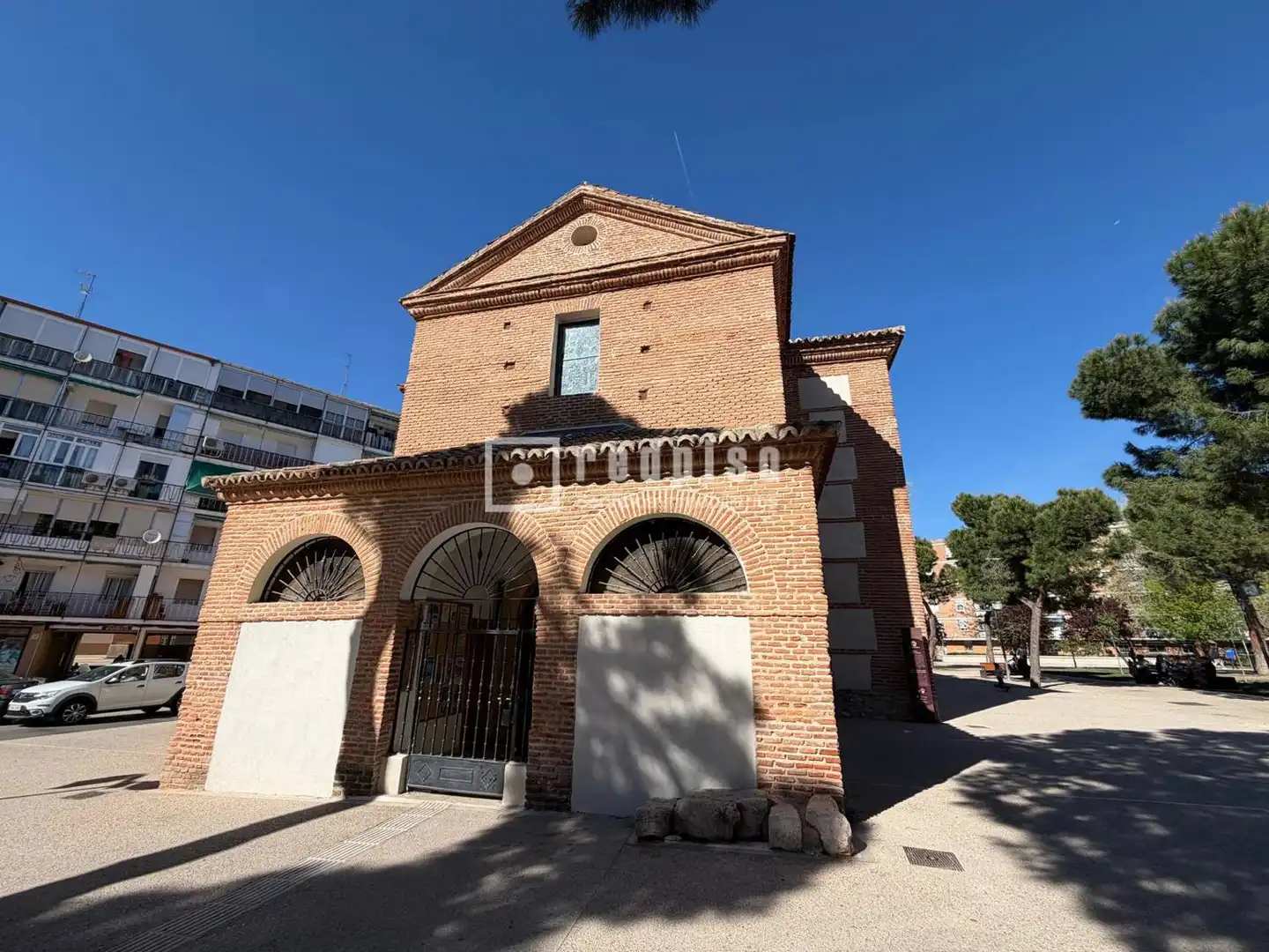 Vista exterior de Pis en venda en Alcalá de Henares amb Calefacció i Alarma