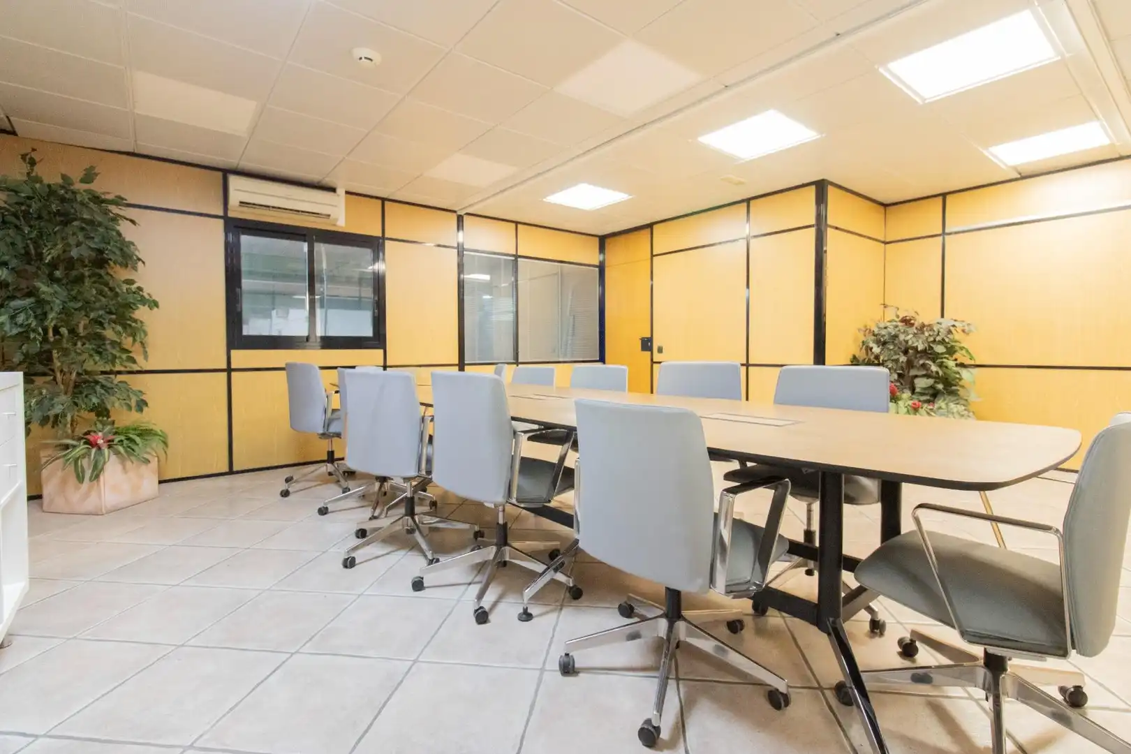 Büro zur Miete in Museros mit Klimaanlage und Möbliert
