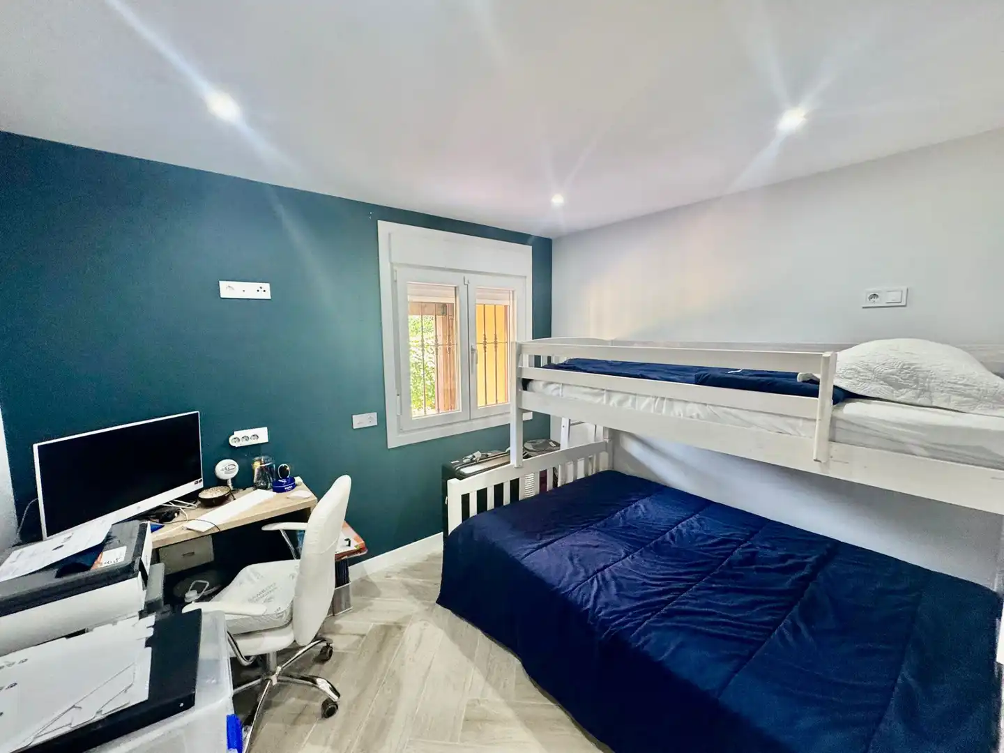 Habitación de Planta baja en venta en Fuengirola con Aire acondicionado, Parquet y Terraza