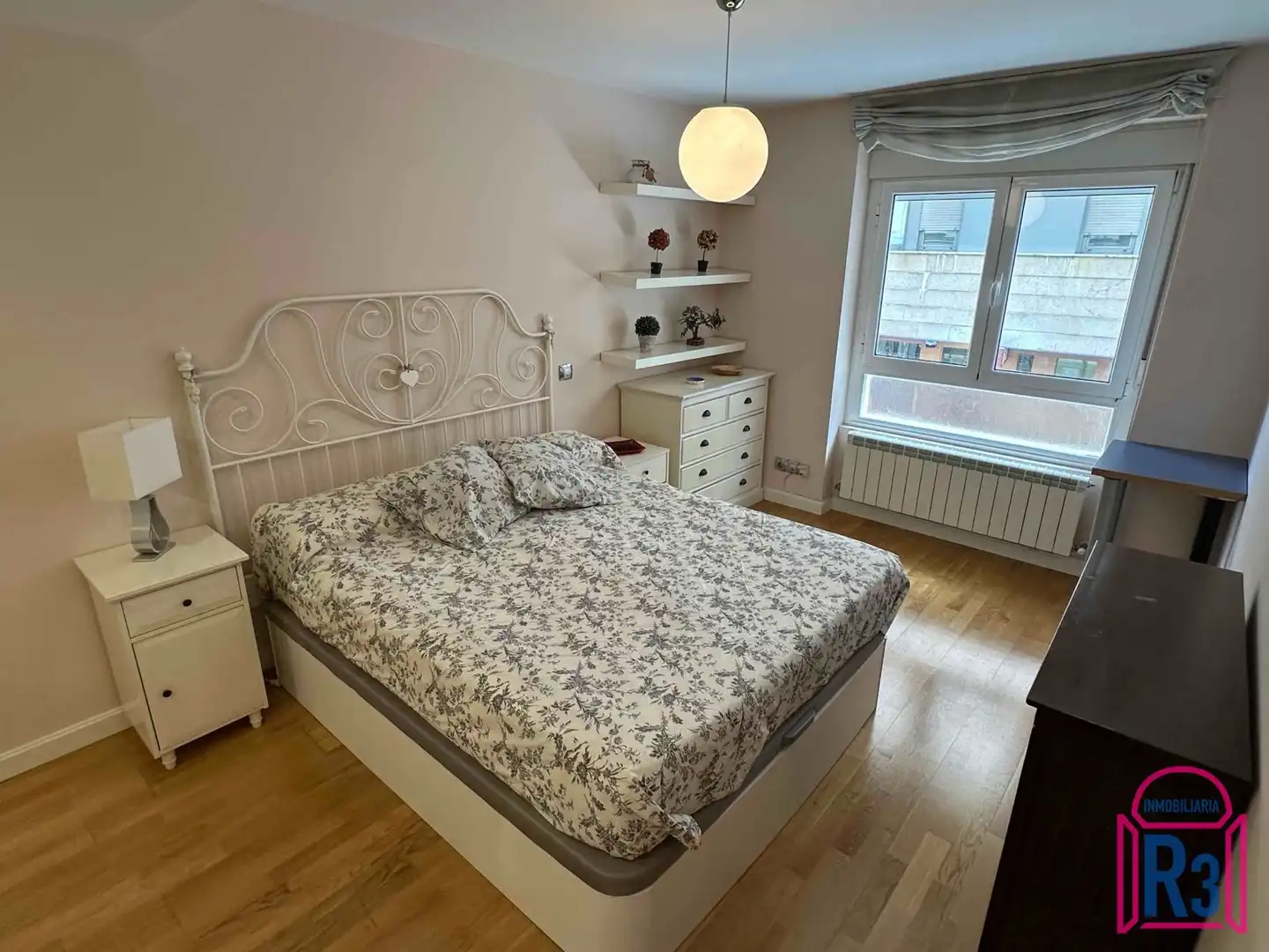 Habitación de Apartamento de alquiler en León Capital  con Calefacción y Amueblado