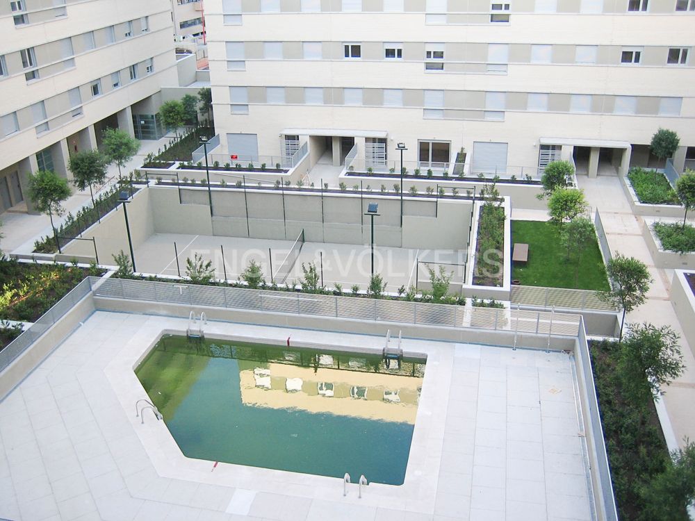 Piscina de Apartament en venda en Getafe amb Aire condicionat, Calefacció i Jardí privat