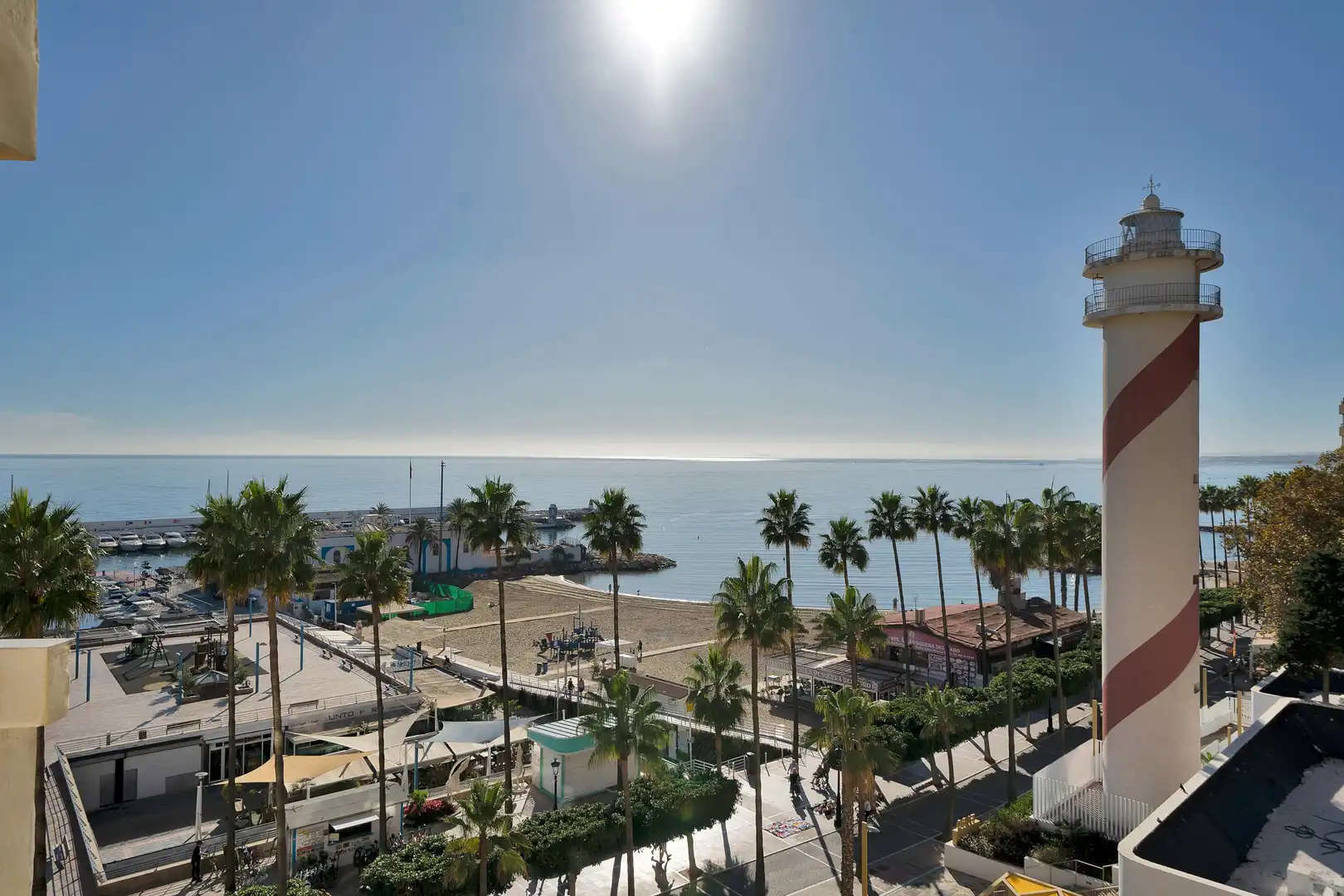 Habitación de Apartamento en venta en Marbella con Calefacción, Terraza y Piscina comunitaria