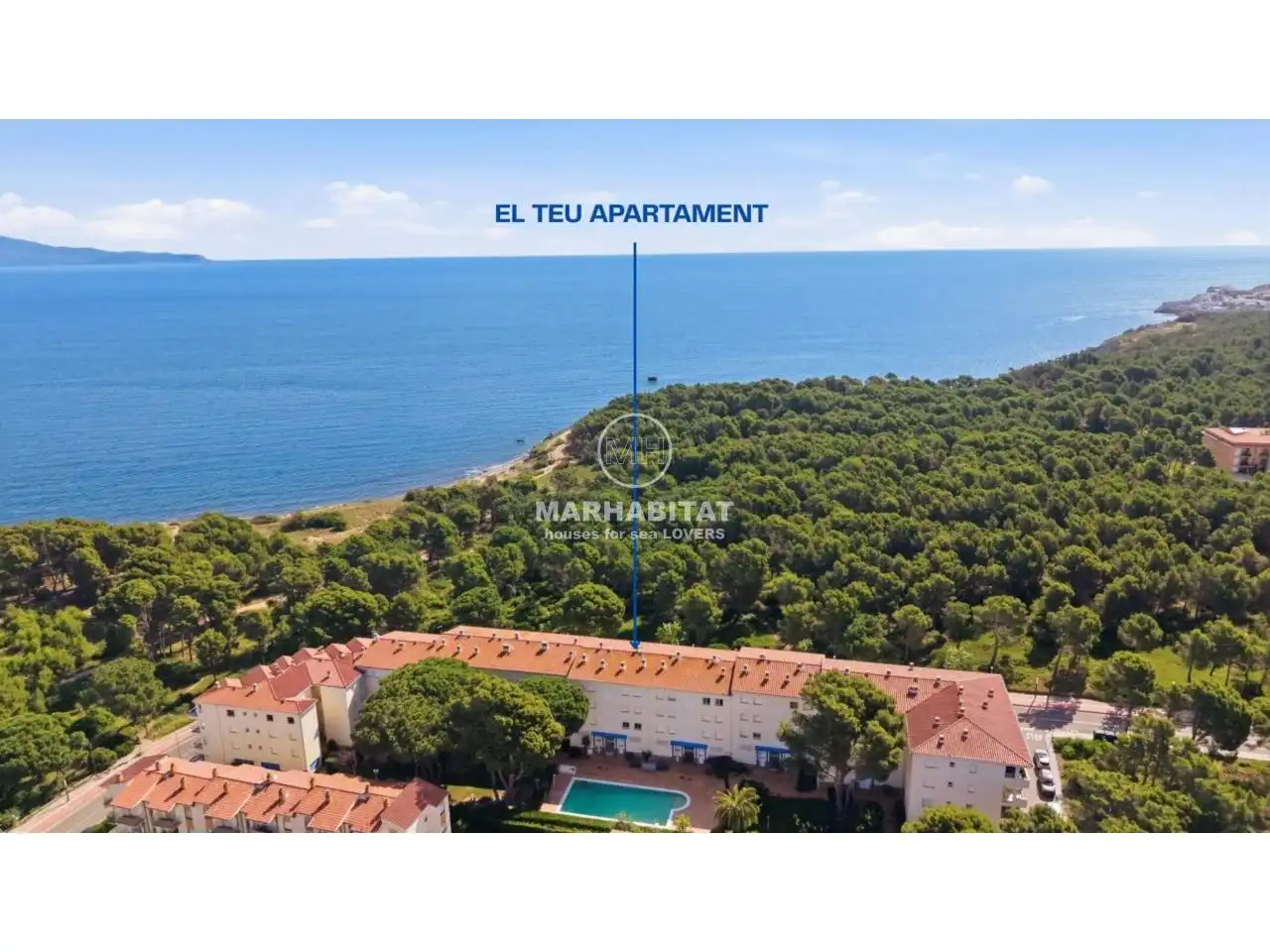Vista exterior de Piso en venta en L'Escala con Terraza, Amueblado y Piscina comunitaria