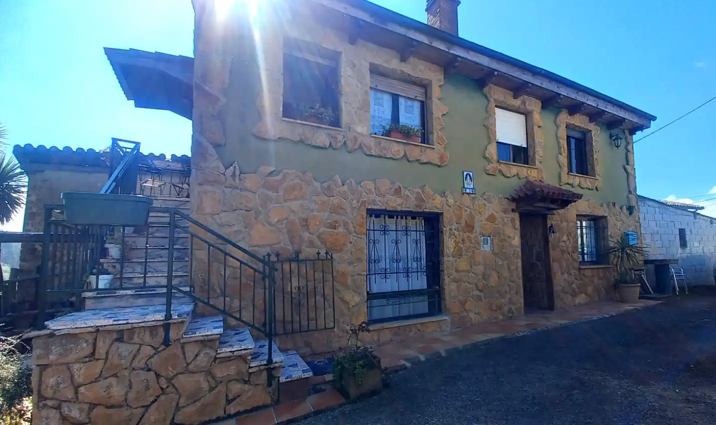 Vista exterior de Casa o chalet en venta en Sariego con Jardín privado, Terraza y Trastero