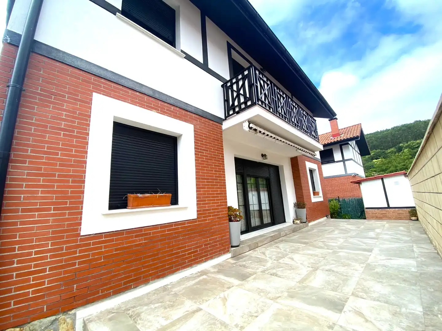 Exterior view of Houses for sale in Castro-Urdiales  with Heating, Private garden and Parquet flooring