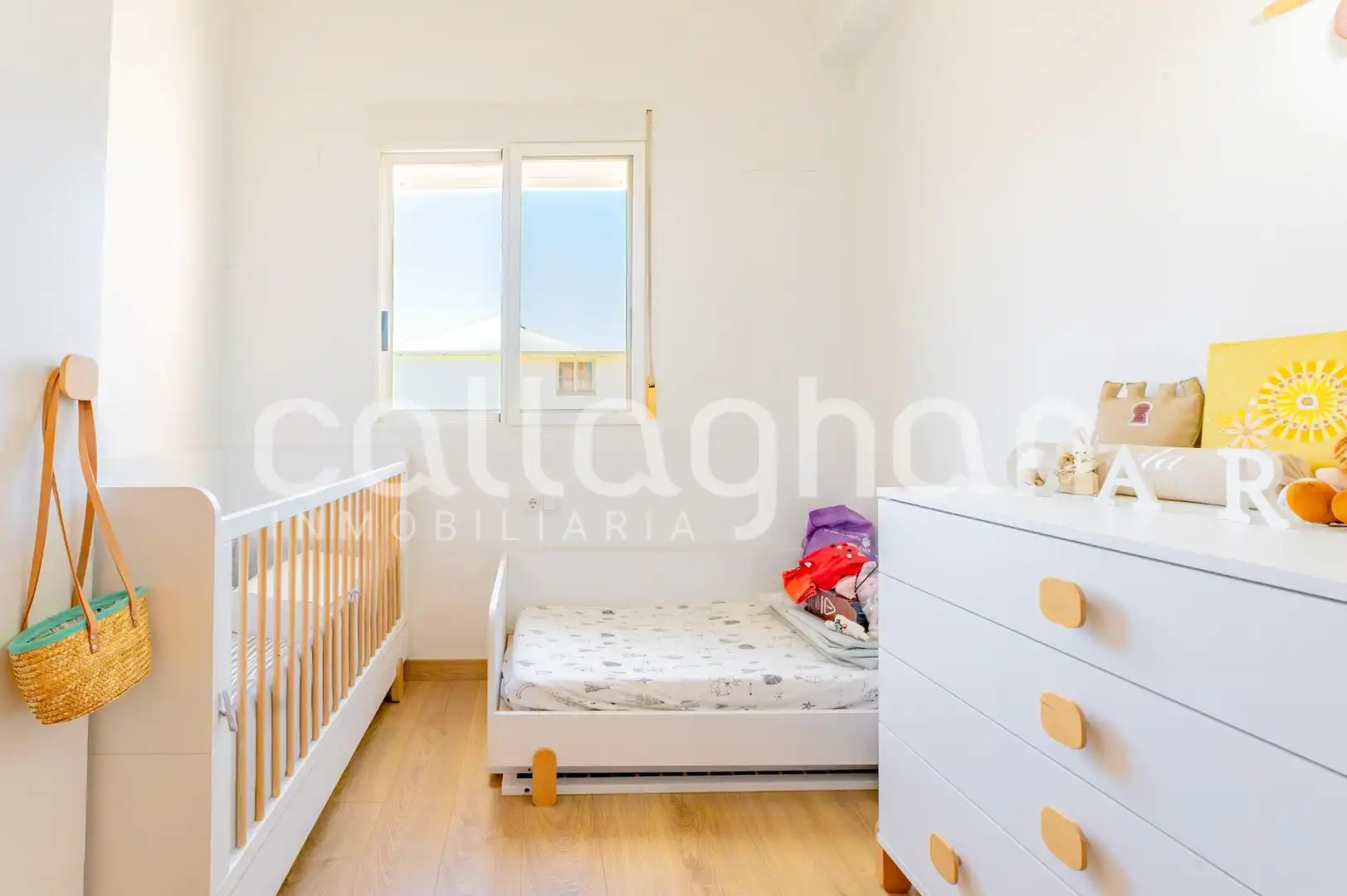 Dormitori de Casa adosada en venda en La Pobla de Vallbona amb Aire condicionat, Jardí privat i Terrassa
