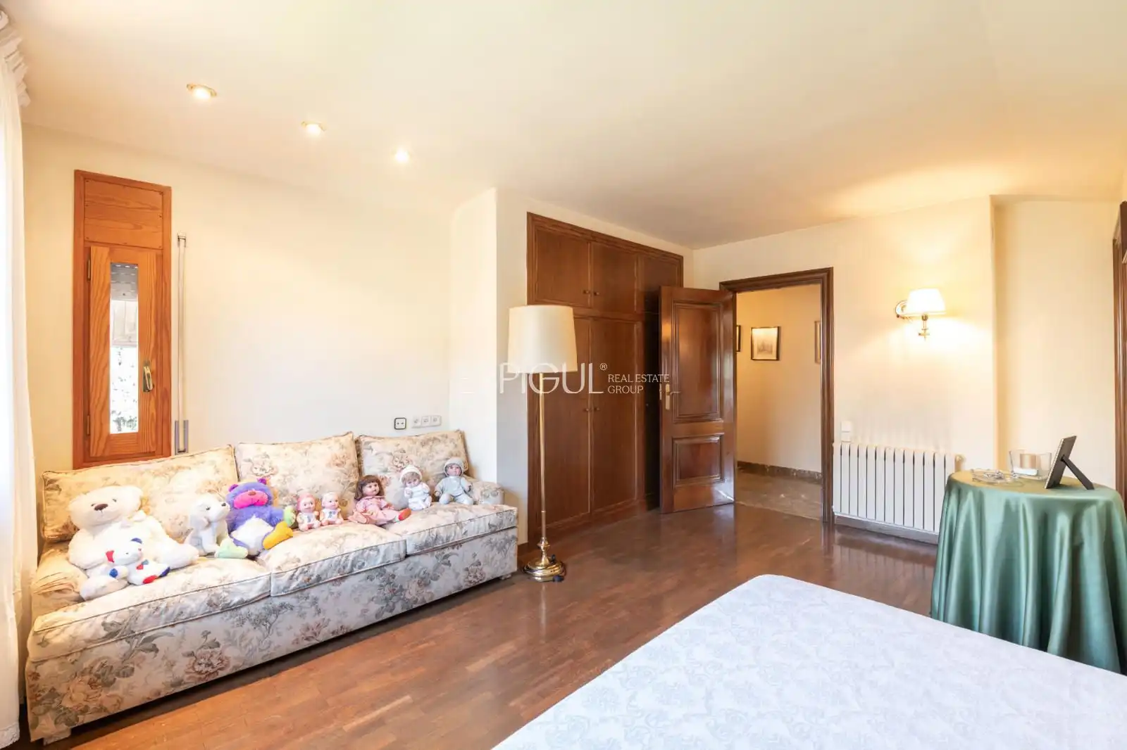 Bedroom of Houses for sale in Sant Cugat del Vallès  with Air Conditioner, Heating and Parquet flooring