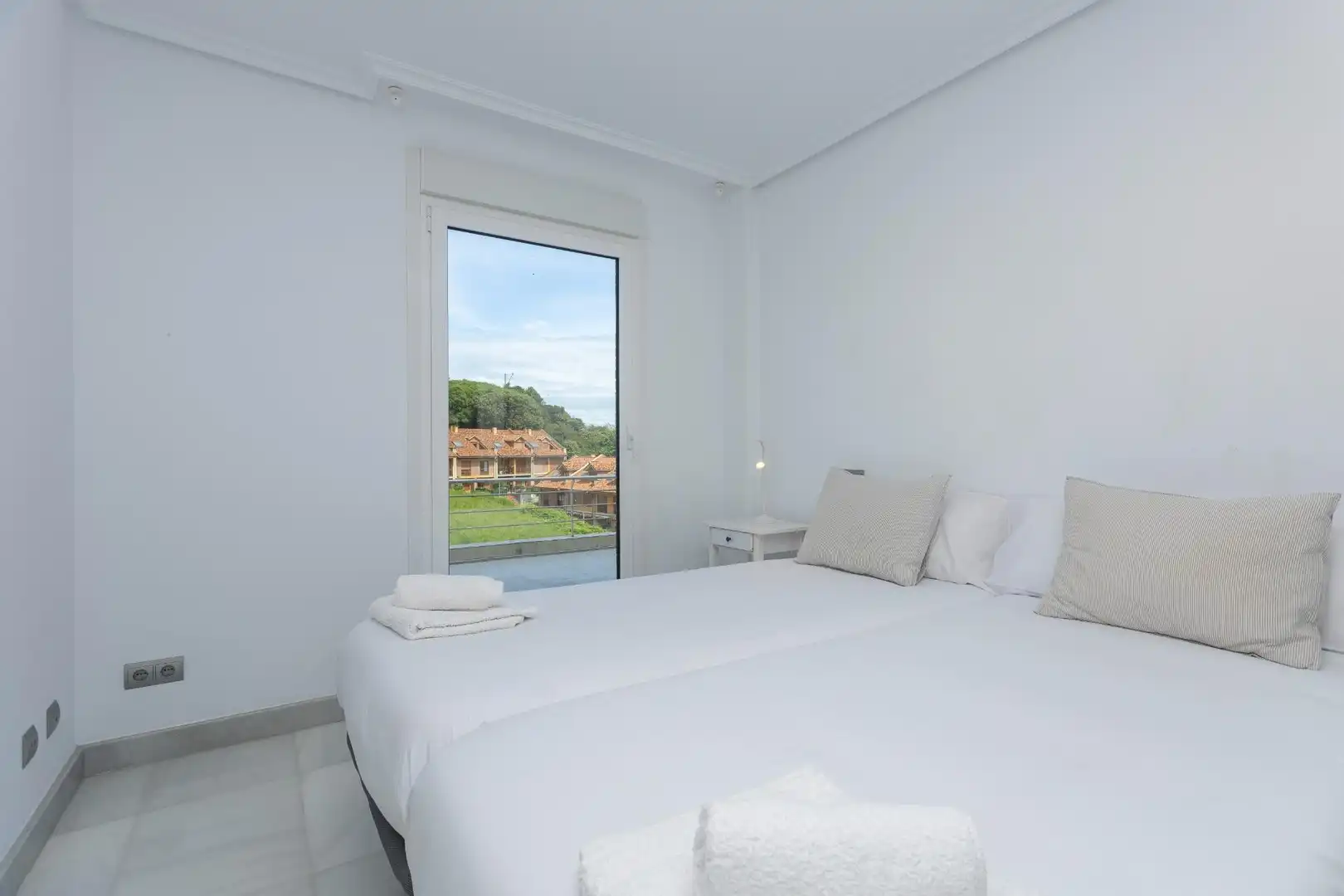 Habitación de Piso en venta en San Vicente de la Barquera con Calefacción, Terraza y Piscina comunitaria