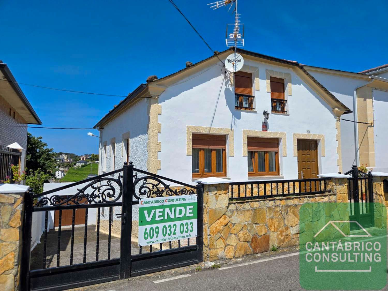 Vista exterior de Casa o xalet en venda en Coaña amb Moblat