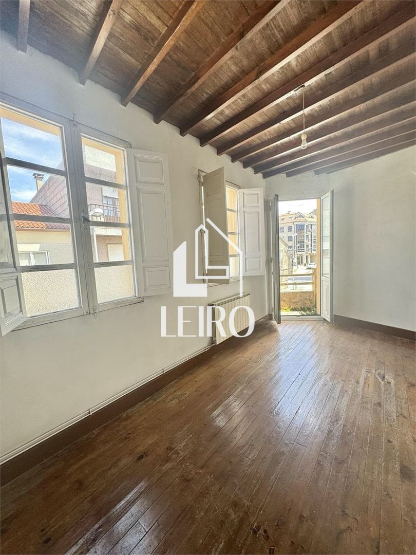 Sala d'estar de Casa o xalet en venda en Vilanova de Arousa amb Calefacció