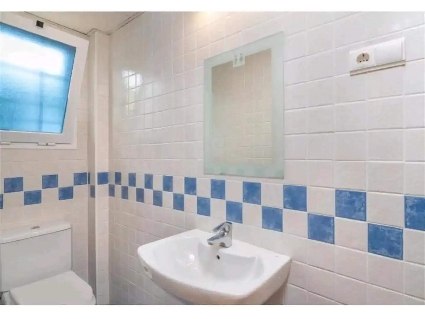 Bany de Casa o xalet en venda en Benahavís amb Aire condicionat, Piscina i Balcó