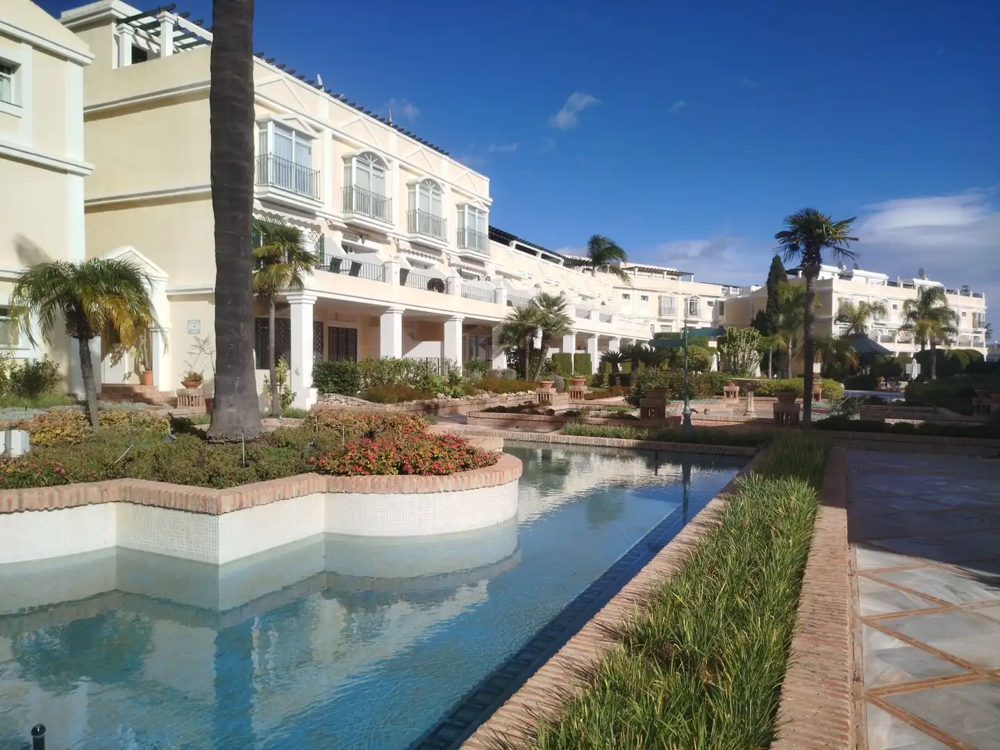 Vista exterior de Piso en venta en Marbella con Aire acondicionado, Terraza y Amueblado