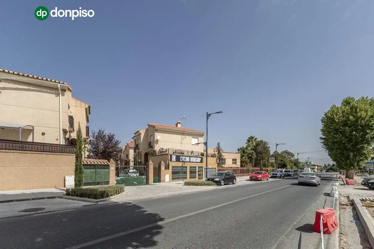 Casa aparellada amb terrassa en venda a Camino CEMENTERIO, imagen 40
