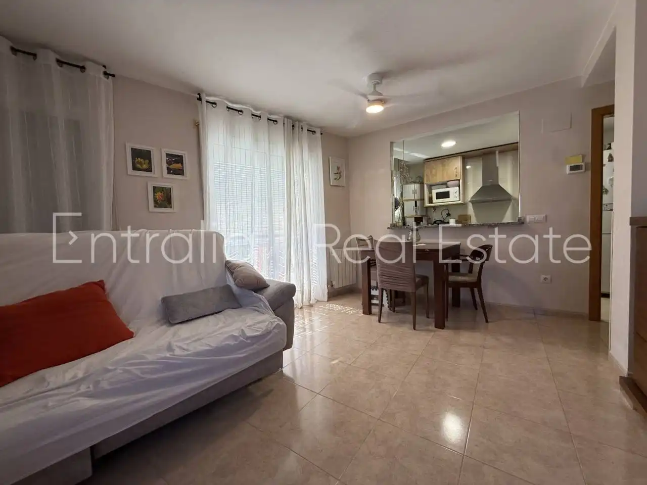 Living room of Flat for sale in Celrà  with Air Conditioner, Heating and Furnished