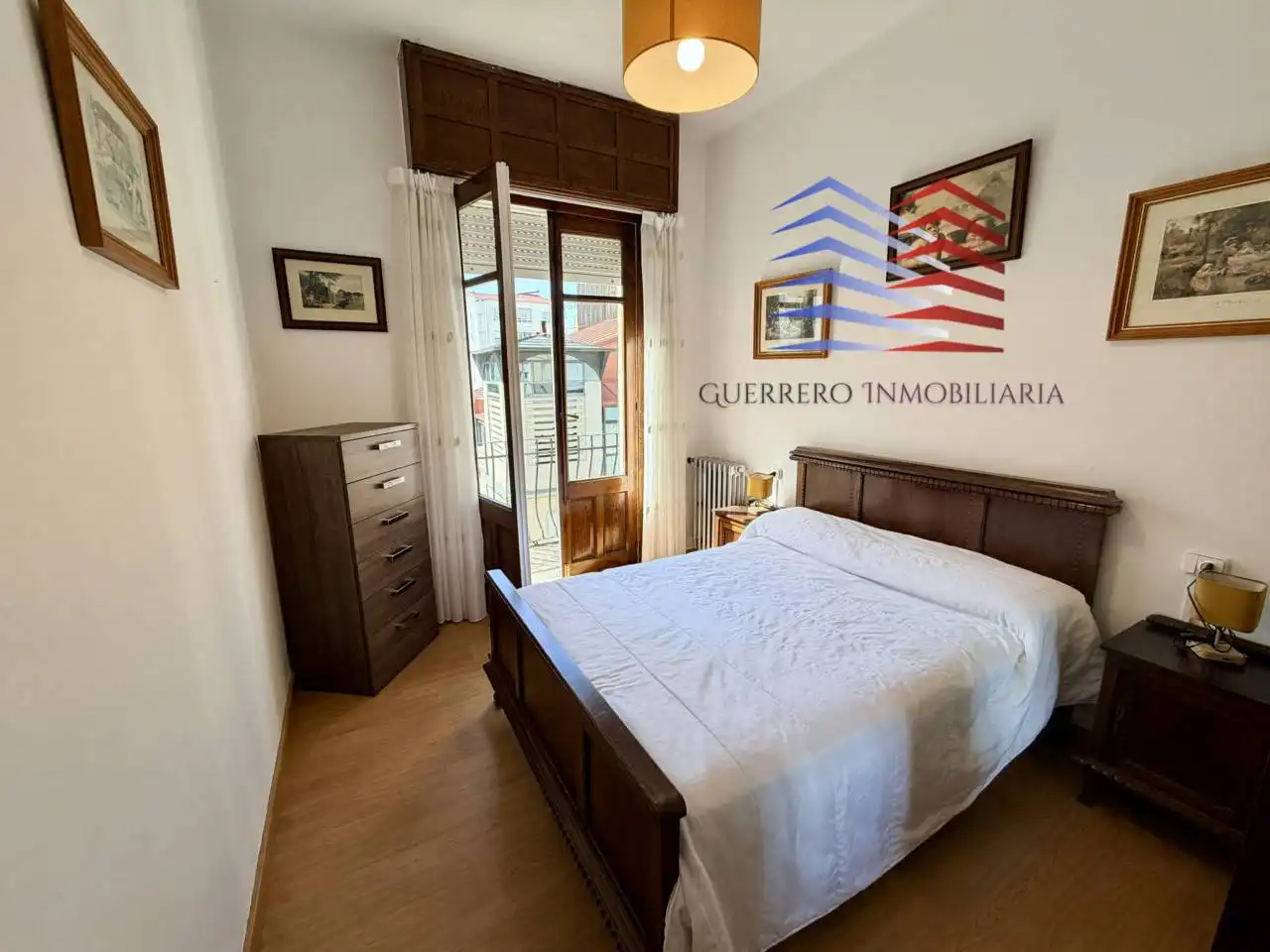 Dormitori de Apartament de lloguer en O Carballiño   amb Calefacció, Parquet i Moblat