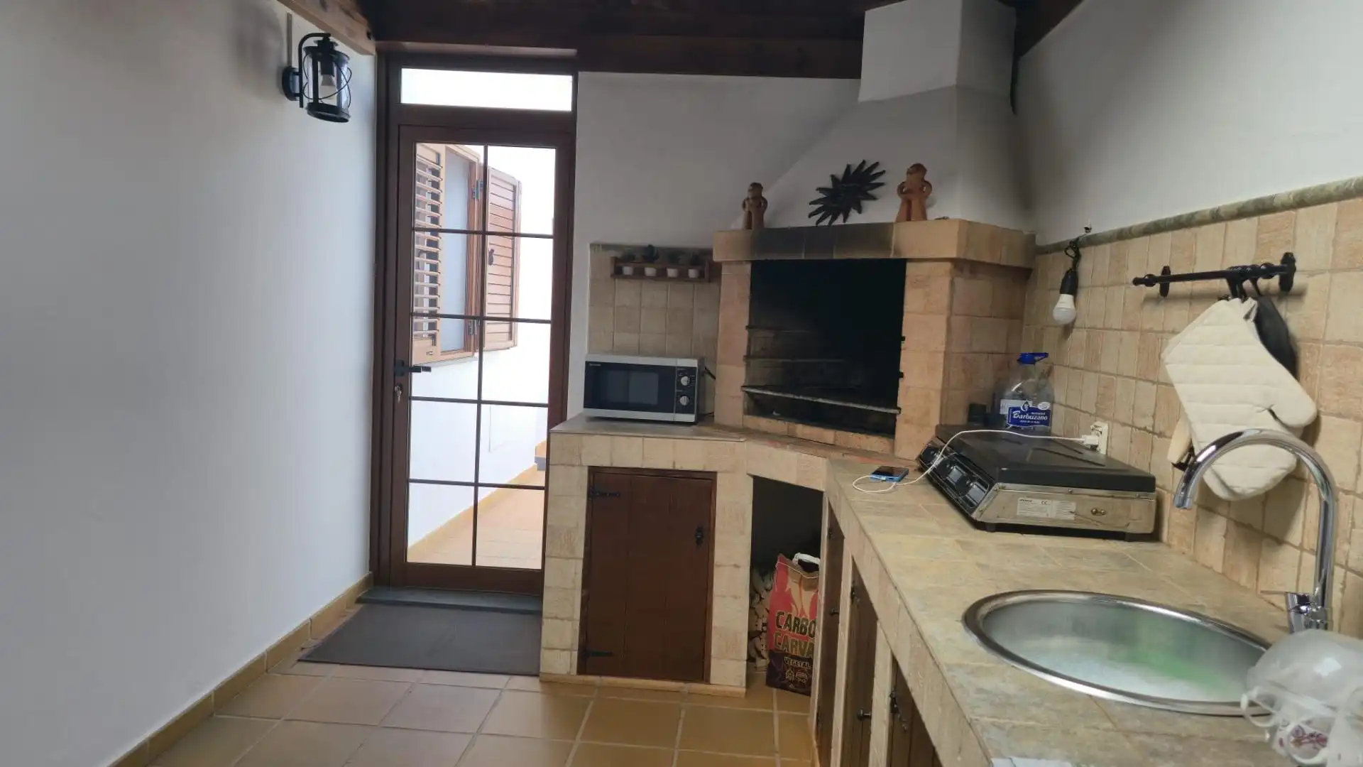 Cuina de Casa o xalet en venda en Tinajo amb Jardí privat, Terrassa i Traster