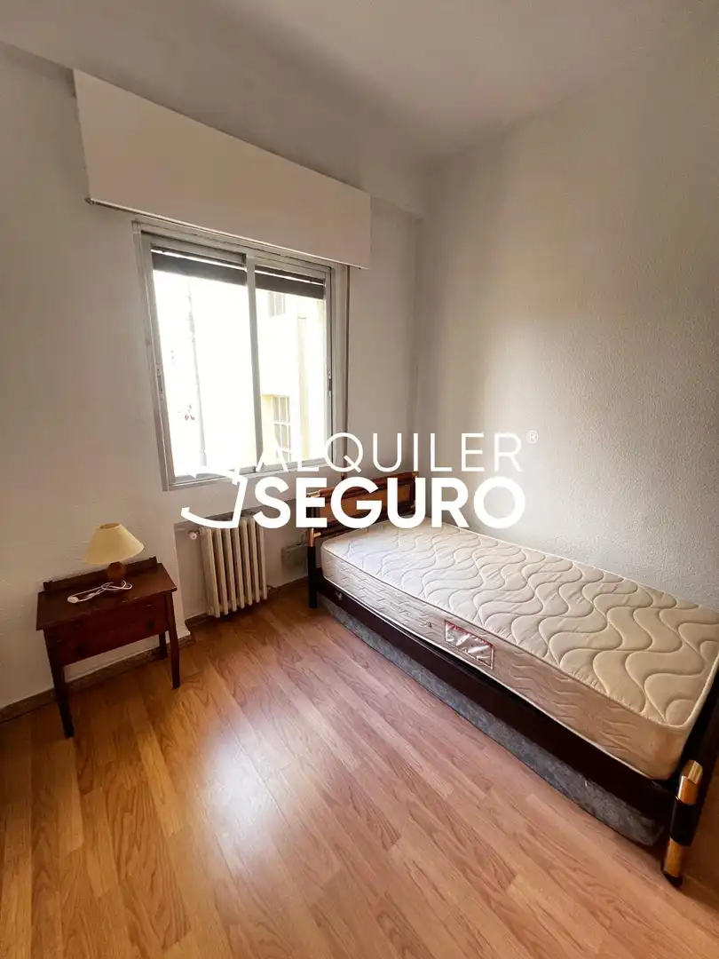 Habitación de Piso de alquiler en Madrid con Calefacción, Terraza y Amueblado