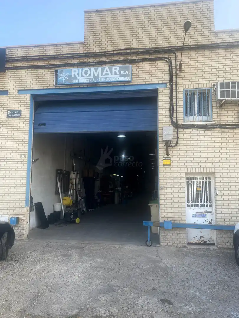 Nau industrial en venda a Humanes de Madrid