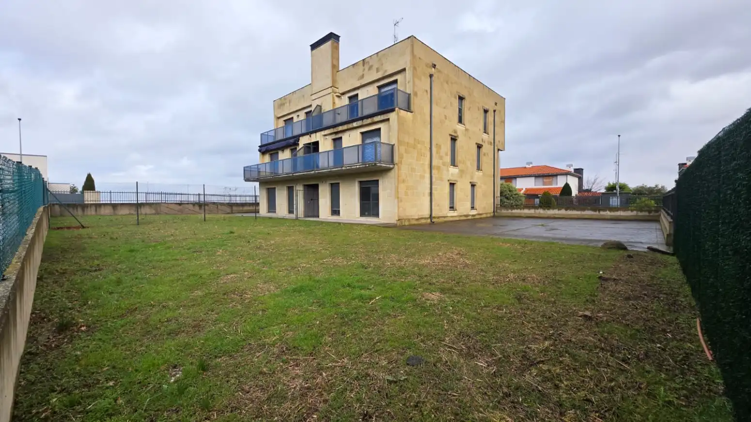 Exterior view of Flat for sale in Cirueña  with Heating, Parquet flooring and Community pool