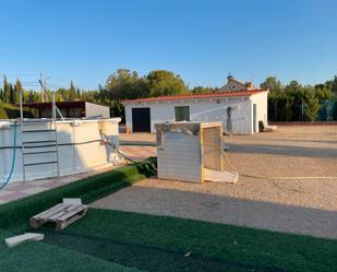 Vista exterior de Casa o xalet en venda en Argamasilla de Alba amb Aire condicionat, Jardí privat i Terrassa