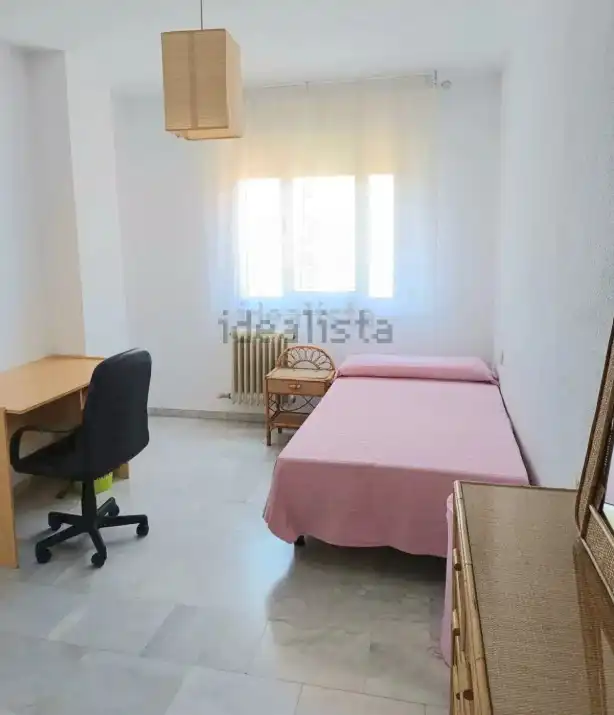 Habitación de Piso de alquiler en Granada con Amueblado, Lavadora y TV
