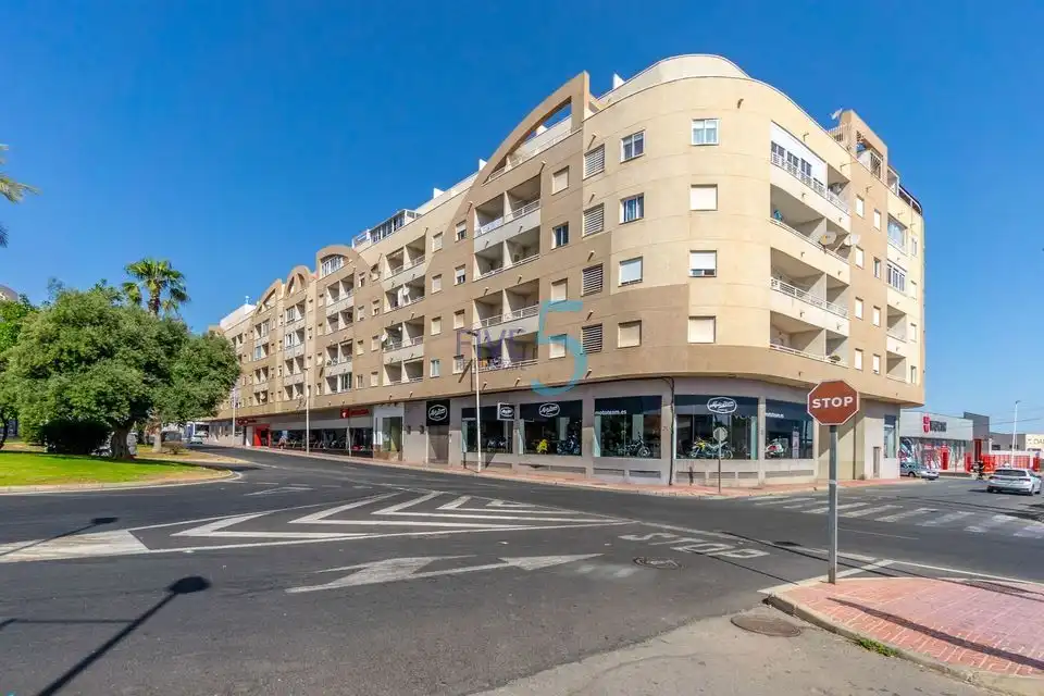 Piso con terraza en venta en Nueva Torrevieja - Aguas Nuevas