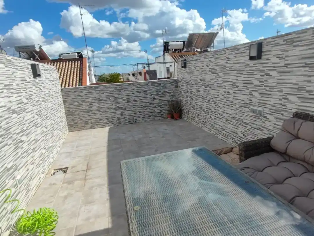 Terrassa de Casa adosada en venda en Lora del Río amb Aire condicionat