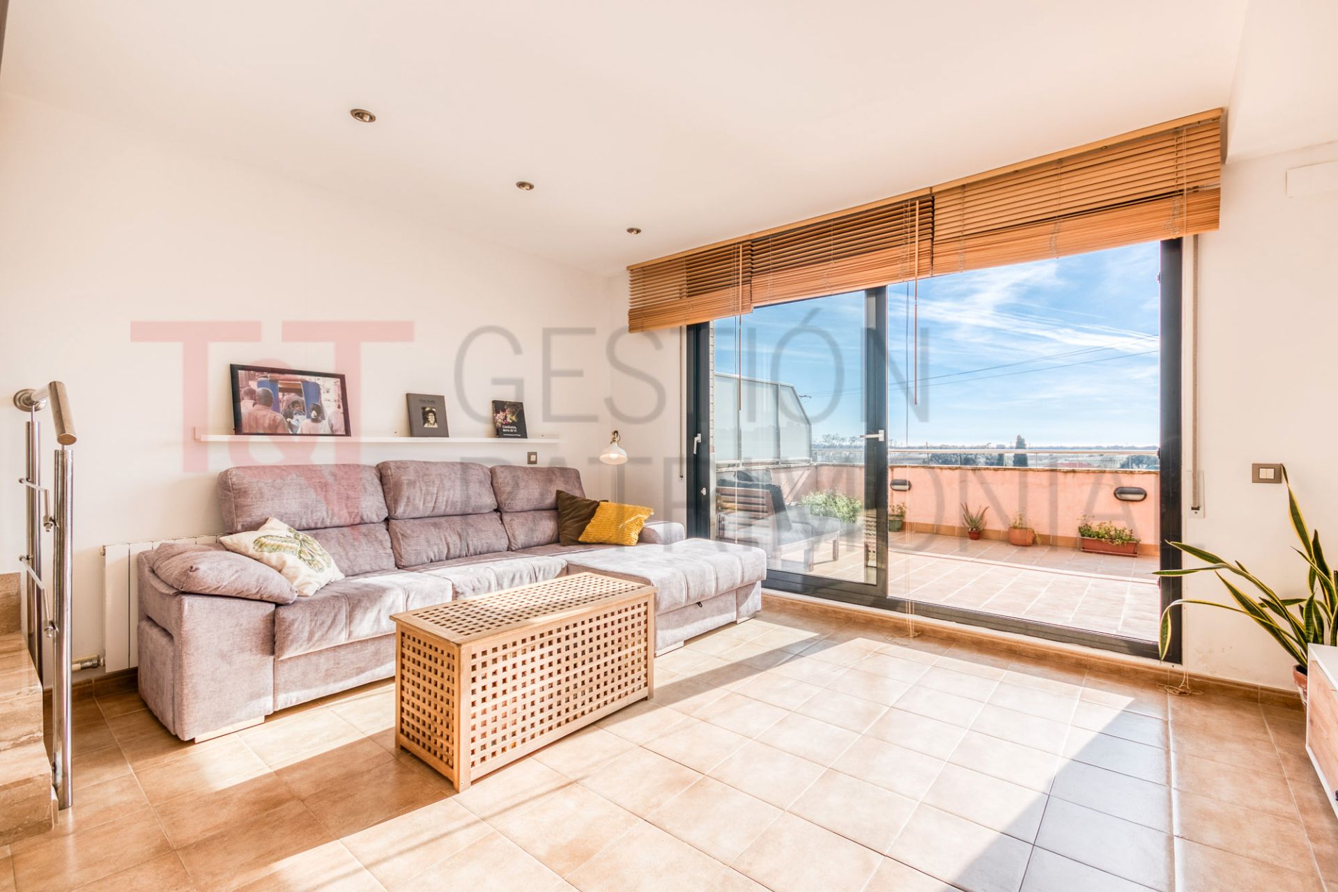 Sala de estar de Casa adosada en venta en Castellet i la Gornal con Calefacción, Terraza y Horno