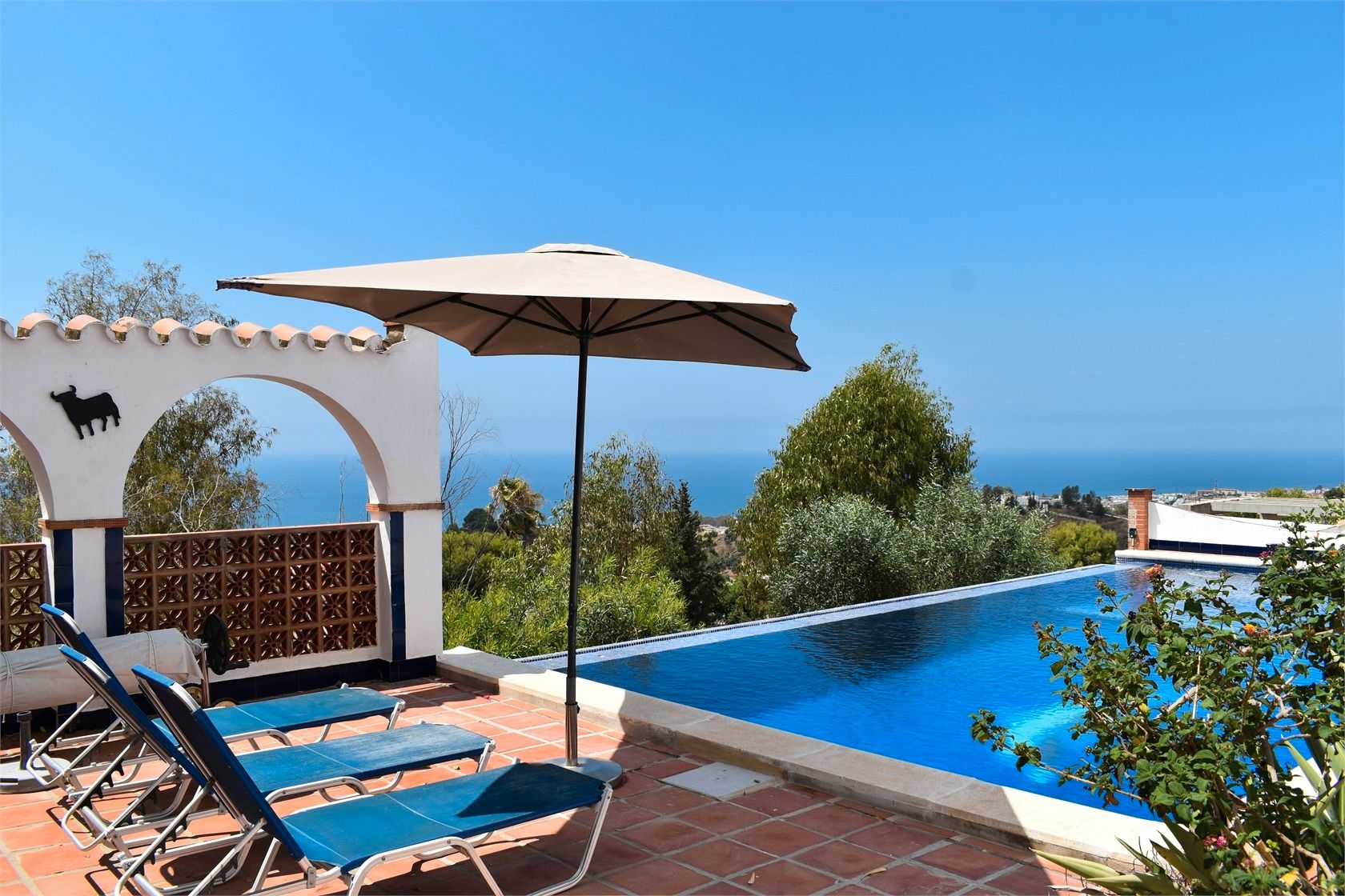 Piscina de Casa o xalet en venda en Vélez-Málaga amb Aire condicionat, Jardí privat i Terrassa