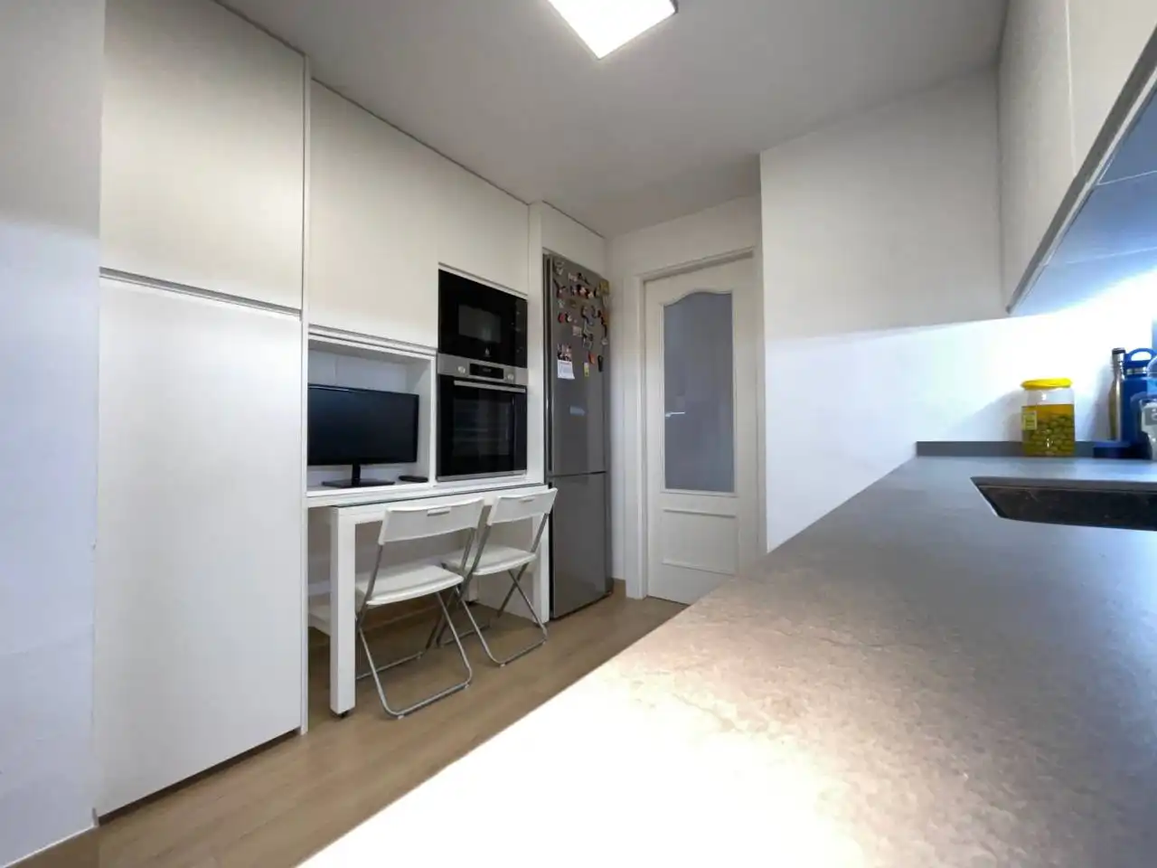 Cocina de Piso de alquiler en Estepona con Aire acondicionado, Calefacción y Terraza