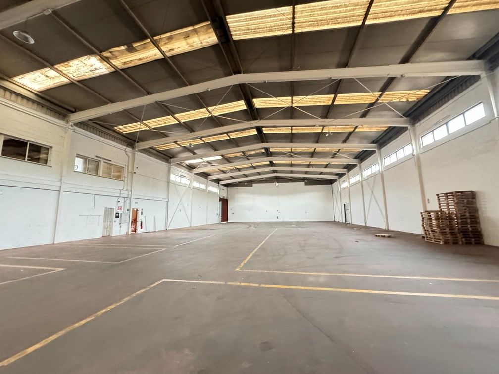 Aparcament de Nau industrial en venda en Leganés