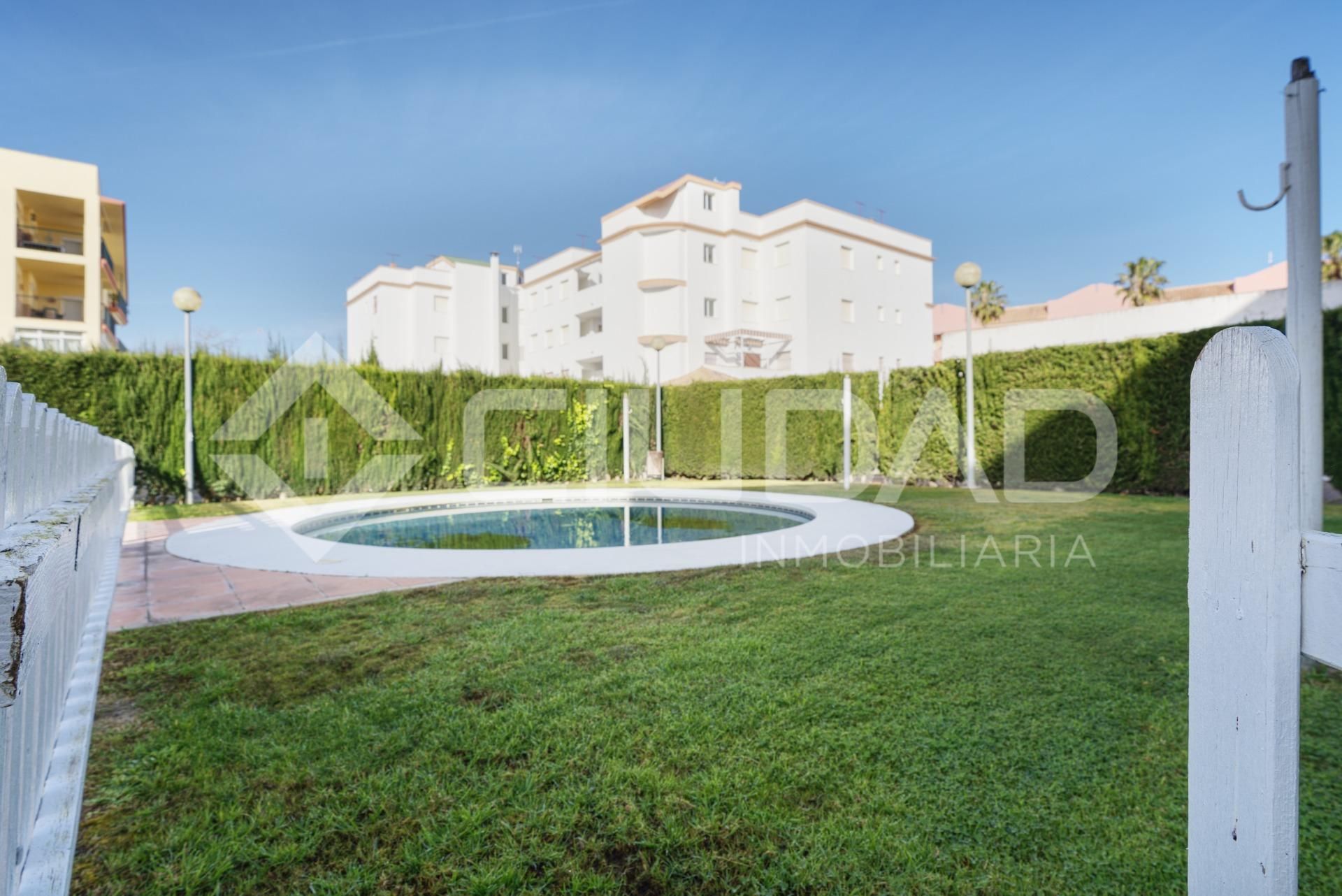 Jardín de Piso en venta en Chipiona con Trastero y Piscina comunitaria