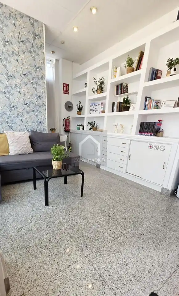 Sala d'estar de Planta baixa per a compartir en Madrid amb Aire condicionat i Moblat