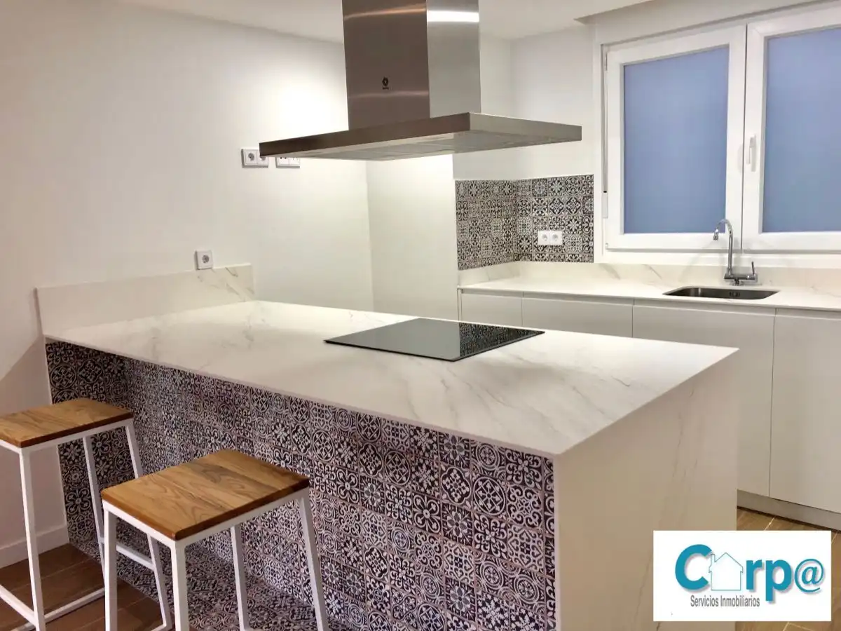 Cocina de Piso de alquiler en  Pamplona / Iruña con Calefacción, Terraza y Amueblado