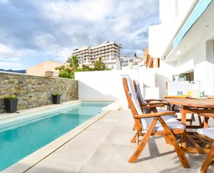 Piscina de Casa adosada de lloguer en Fuengirola amb Aire condicionat, Calefacció i Jardí privat
