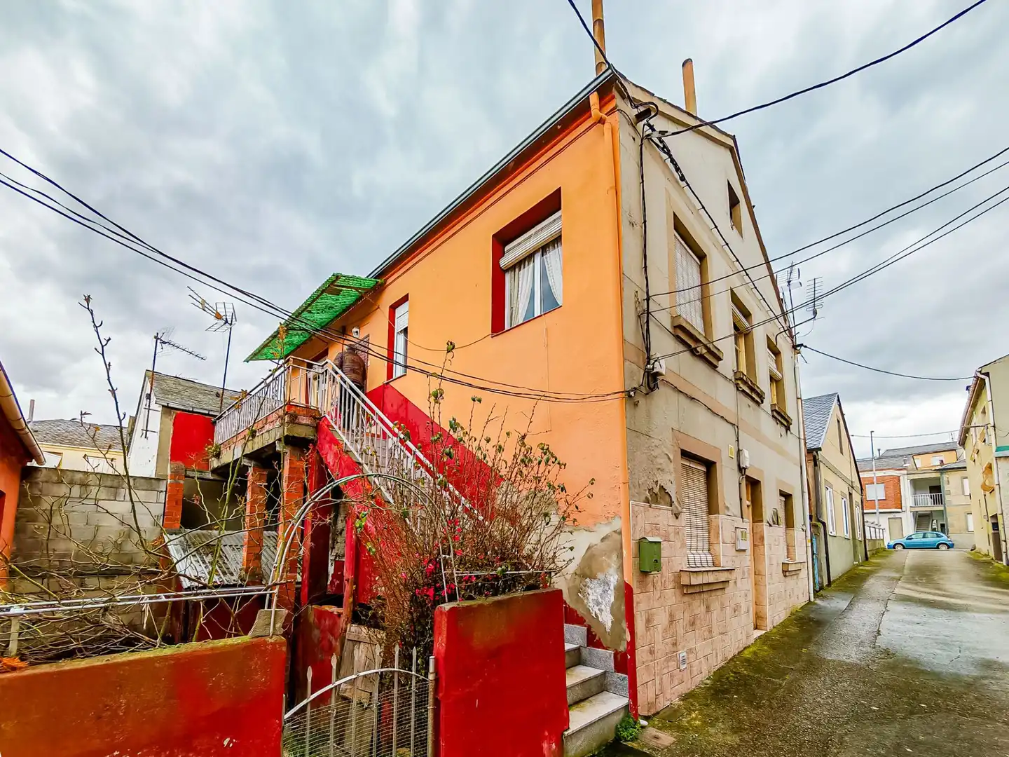 Vista exterior de Casa o xalet en venda en Congosto amb Jardí privat i Terrassa