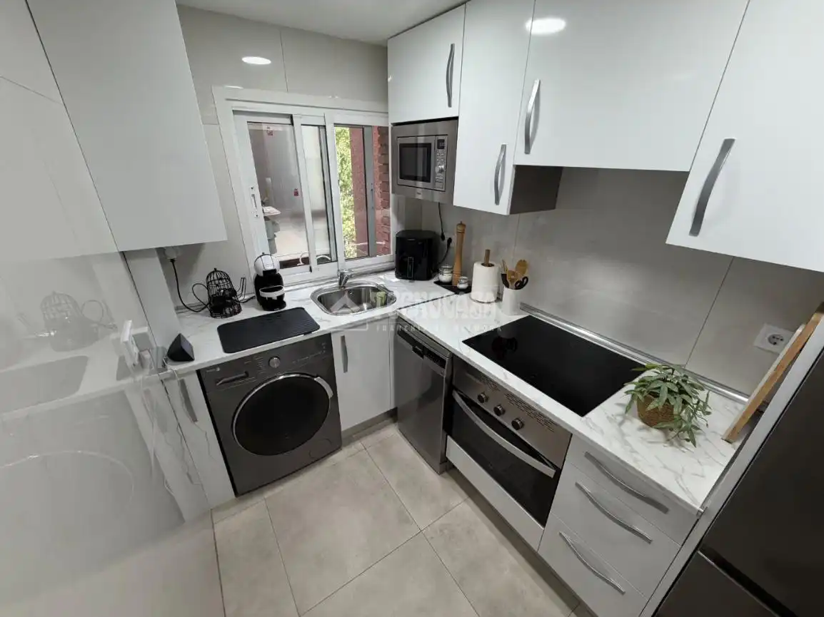 Flat for sale in Reyes Católicos