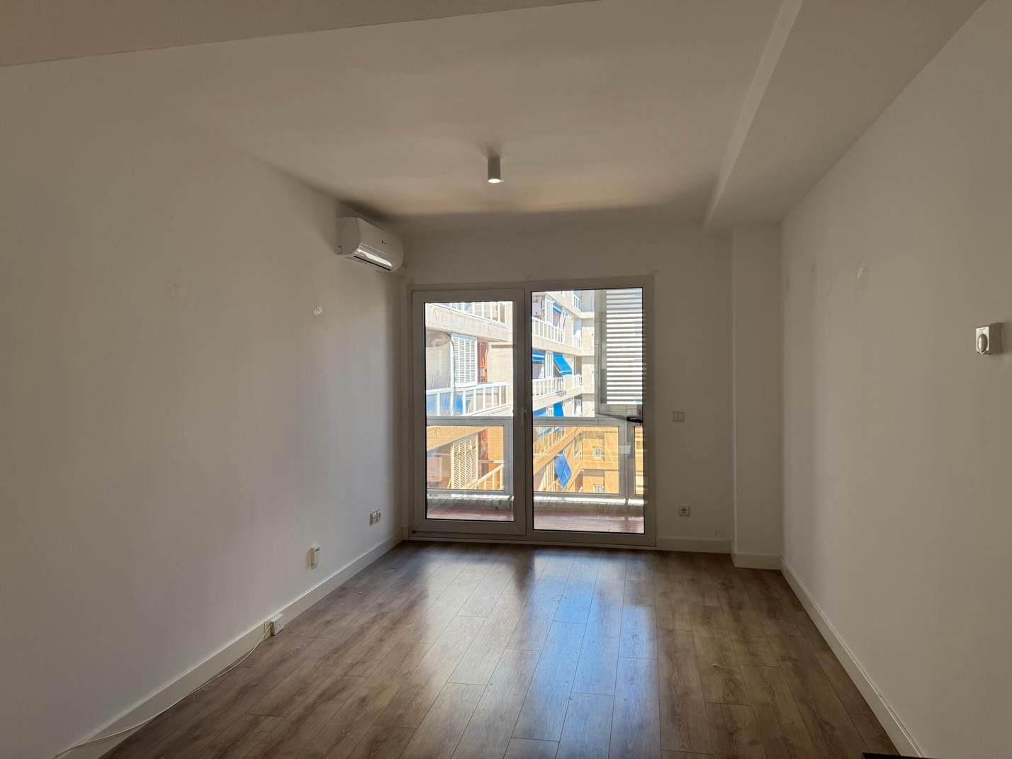 Bedroom of Flat to rent in  Zaragoza Capital  with Heating, Oven and Washing machine