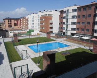 Piscina de Pis en venda en Ávila Capital amb Calefacció, Terrassa i Piscina comunitària