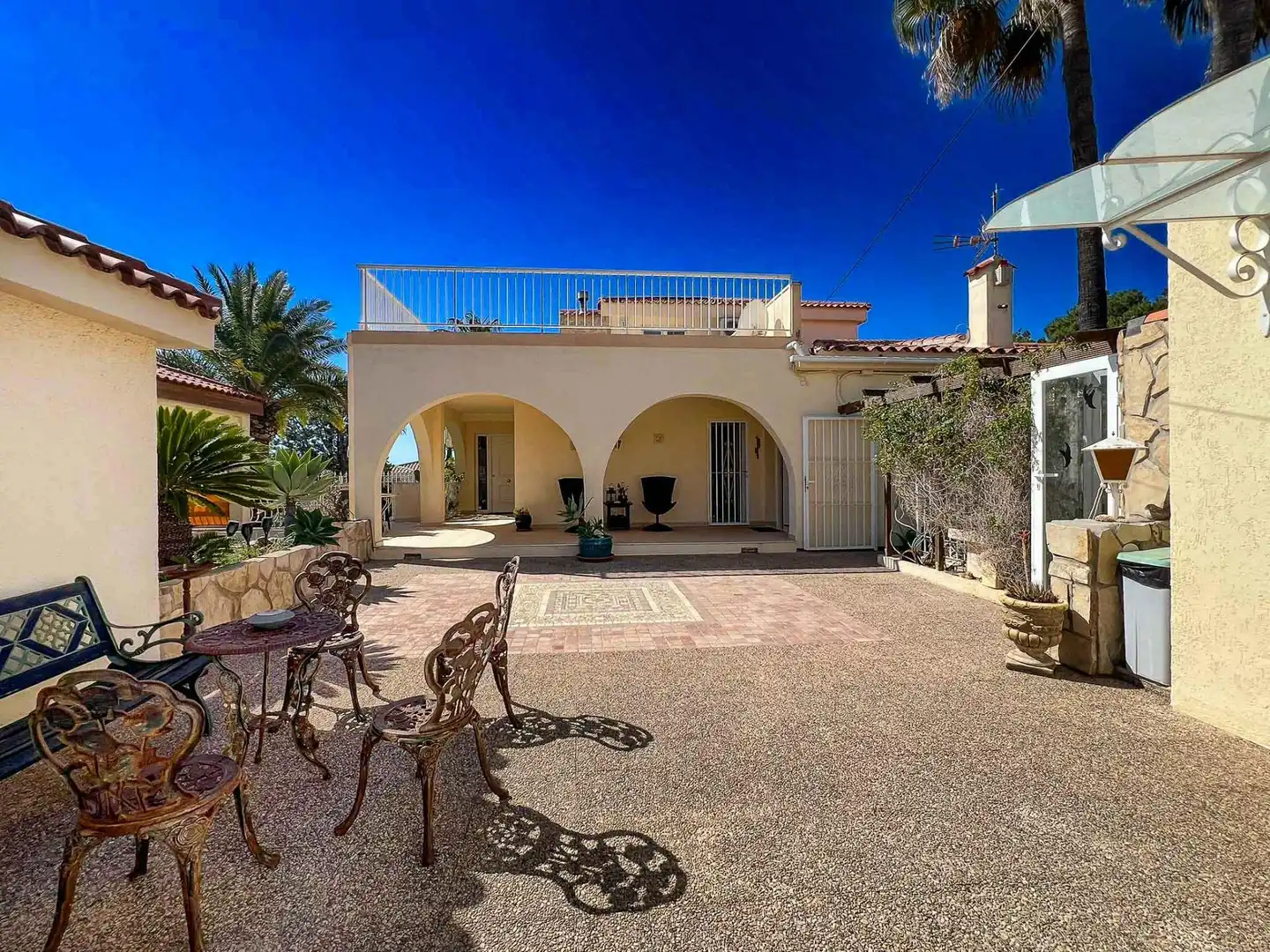 Vista exterior de Casa o chalet en venta en La Nucia con Aire acondicionado, Calefacción y Jardín privado