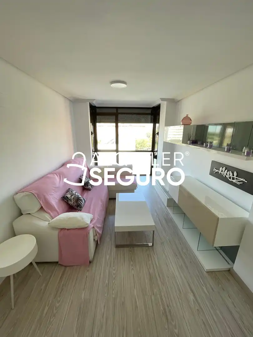 Bedroom of Flat for rent in Madrid  with Air Conditioner, Heating and Storage room
