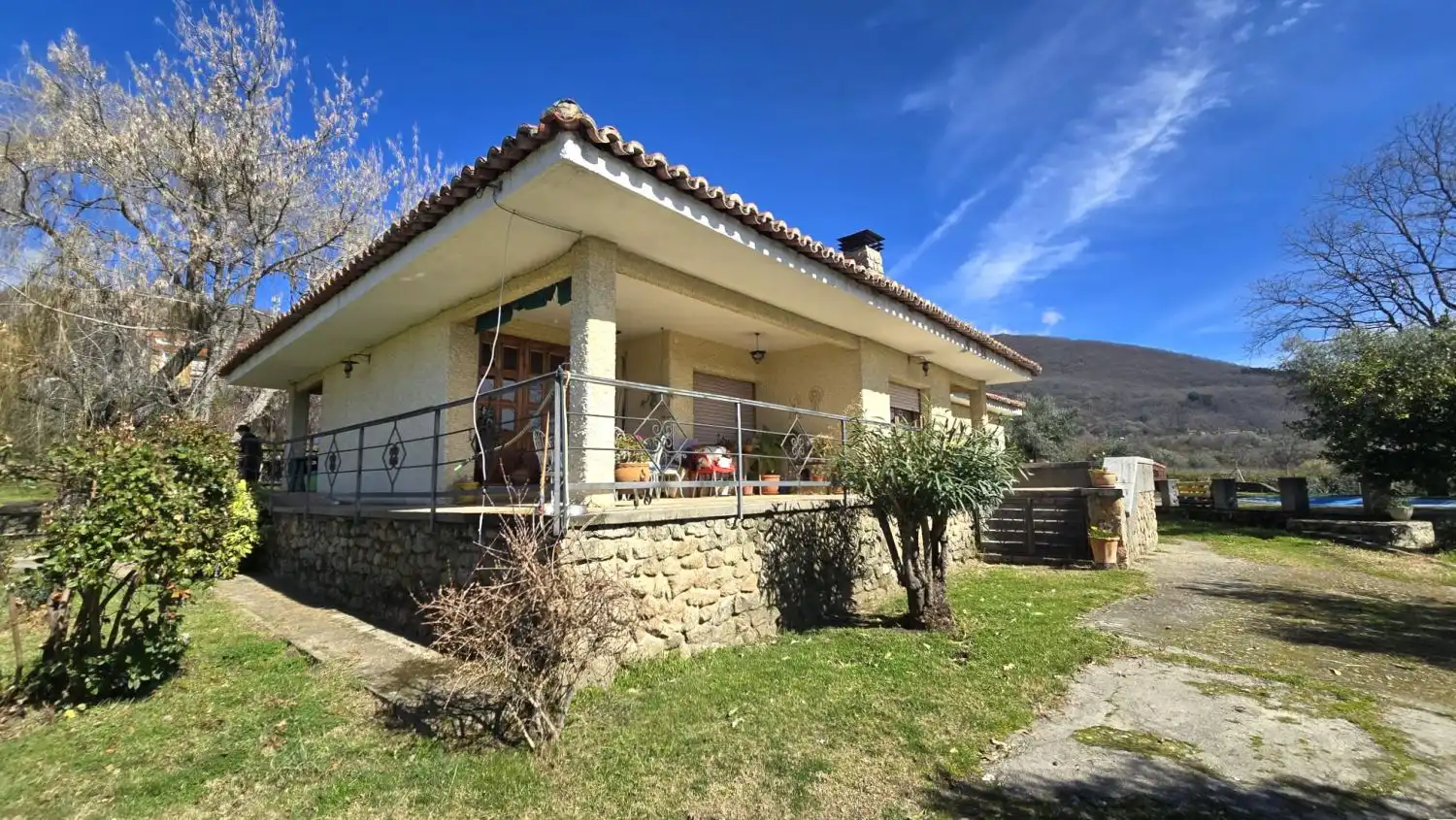 Vista exterior de Casa o chalet en venta en Jarandilla de la Vera con Aire acondicionado, Calefacción y Jardín privado